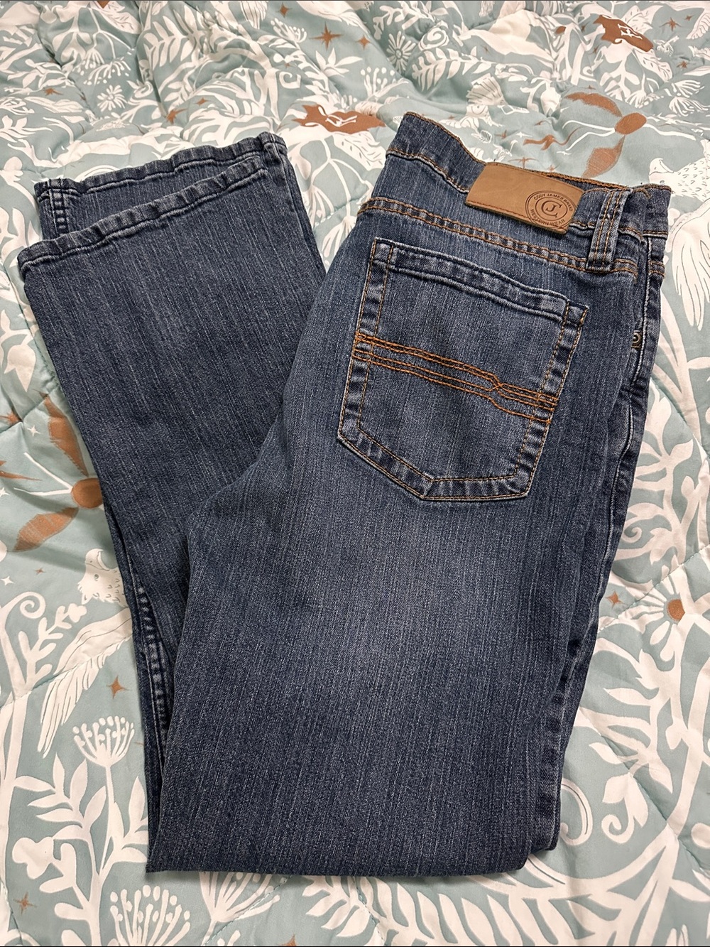 Men's Straight Jeans in Classic Blue Denim with Subtle Contrast Stitching